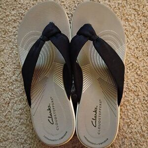 Like new, clarks cloudstepper sandals